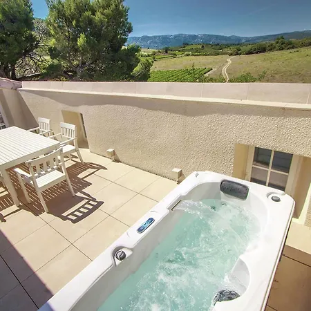 In With Pool & Views, Cleaning Included Appartement Villeseque-des-Corbieres